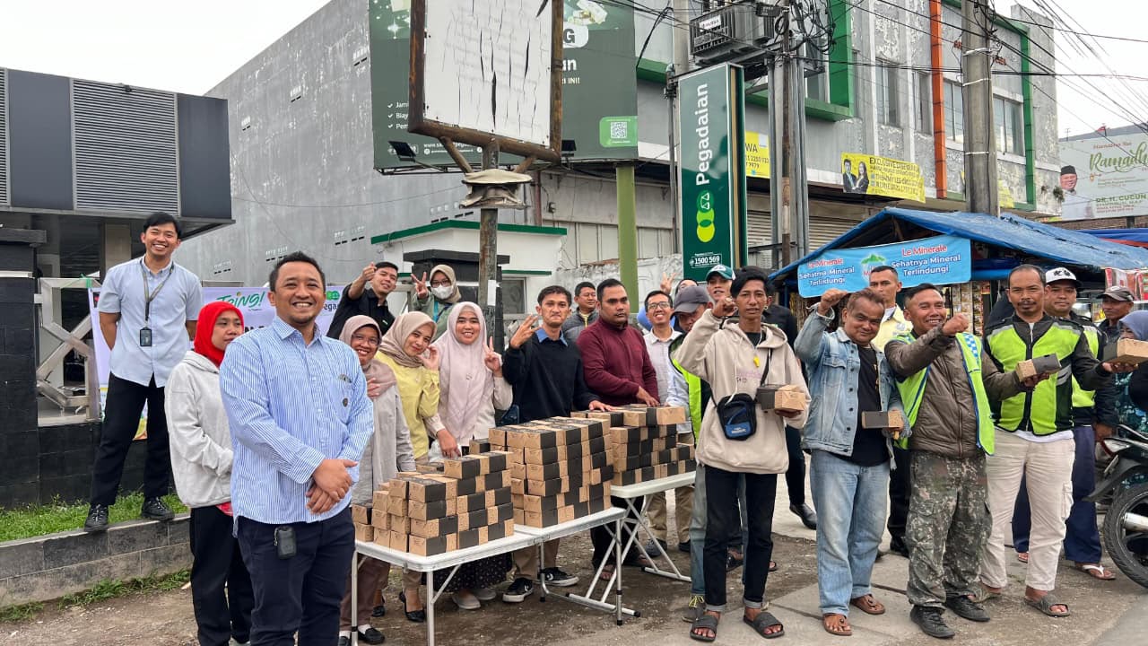 Wujud Nyata Kepedulian Sosial, PT Pegadaian (Persero) Kanwil X Jawa Barat Rutin Gelar Program "Mengetuk Pintu Langit" Lewat 57 Kantor Cabang.